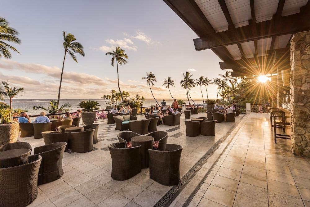 منتجع ذا وارويك فيجي كوروليفو المظهر الخارجي الصورة Sunset at the Beach Bar