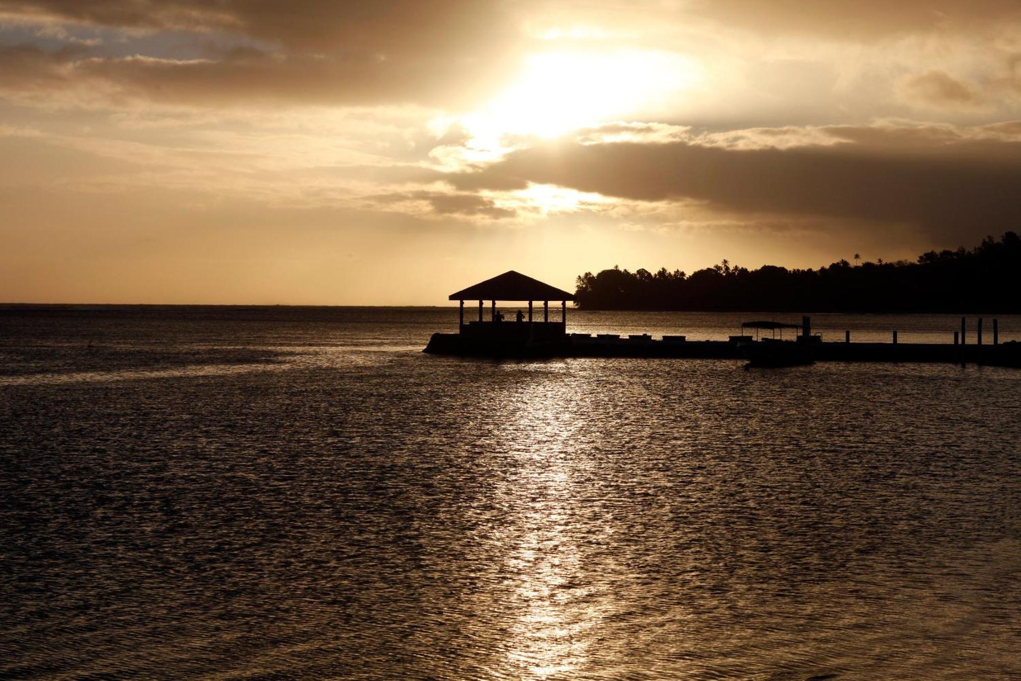 منتجع ذا وارويك فيجي كوروليفو المظهر الخارجي الصورة Sunset at the beach